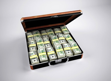 можно ли спрятать деньги от судебных приставов в 2026 - фото - 1